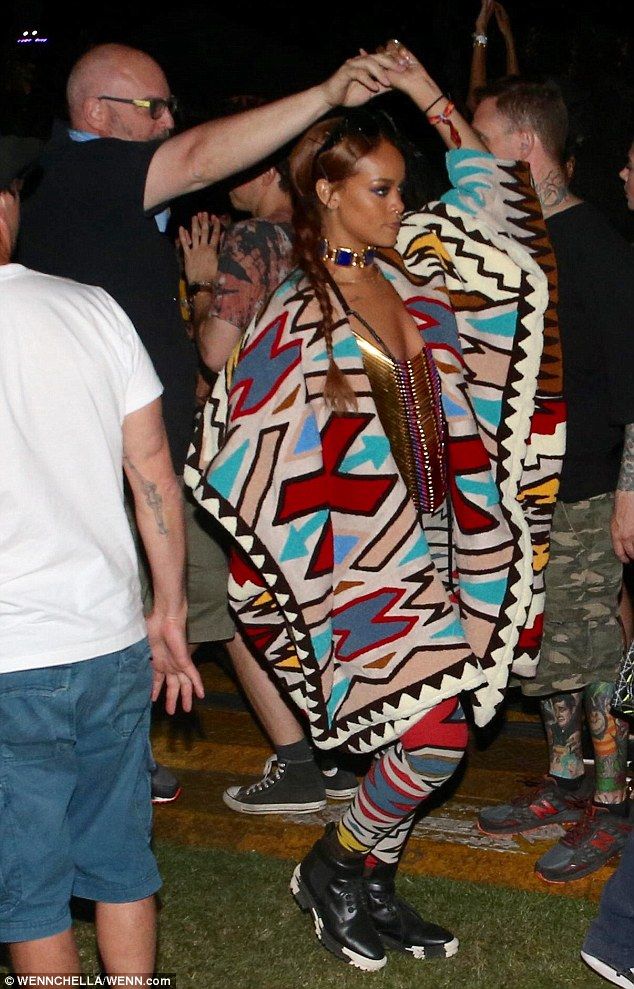 27853DFE00000578-3036746-Dance party Rihanna danced along to ex boyfriend Drake s headlin-a-7 1428925172264 4ba7f