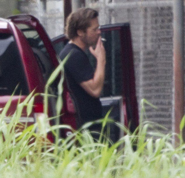 27C1492100000578-3046248-Cigarette break Brad Pitt snuck off for a secret smoke in betwee-m-36 1429486813318 7b446