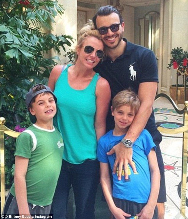 27CC1BBC00000578-3062681-Family time When not dancing in Vegas Spears spends her time in -m-31 1430405175350 c4797
