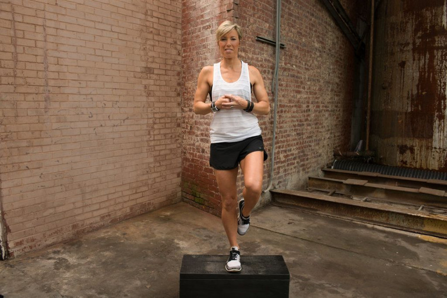 5a-Elevated-Curtsy-Lunge 90e08