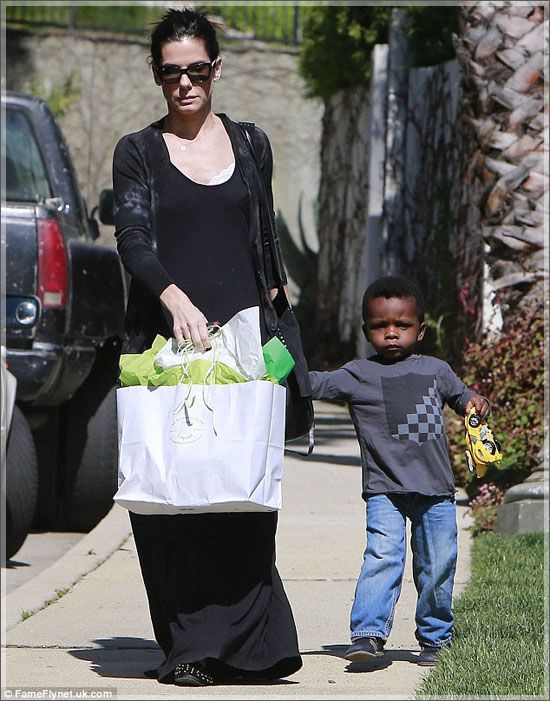 Sandra Bullock and Louis Bardo 550x701 0190e