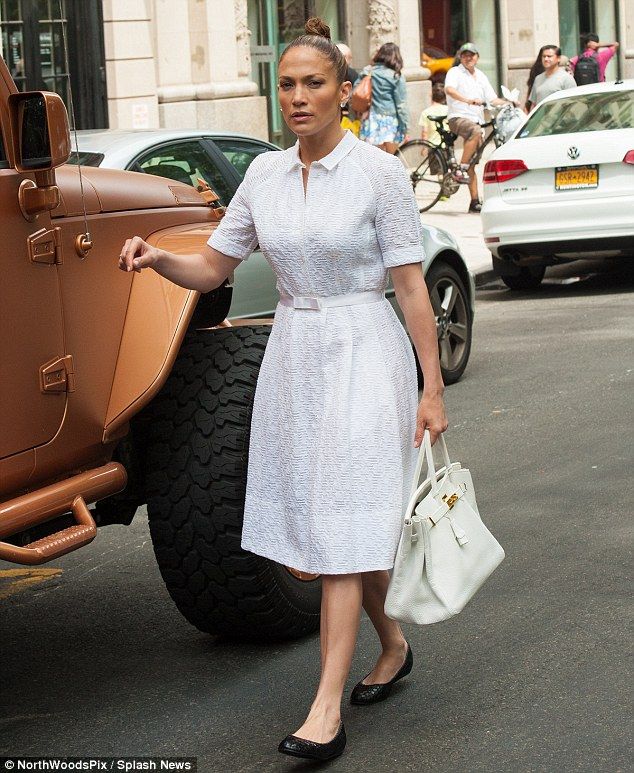 296B2A1400000578-3114353-Picture of elegance Jennifer Lopez looked demure in New York Cit-a-3 1433693721137 d528b