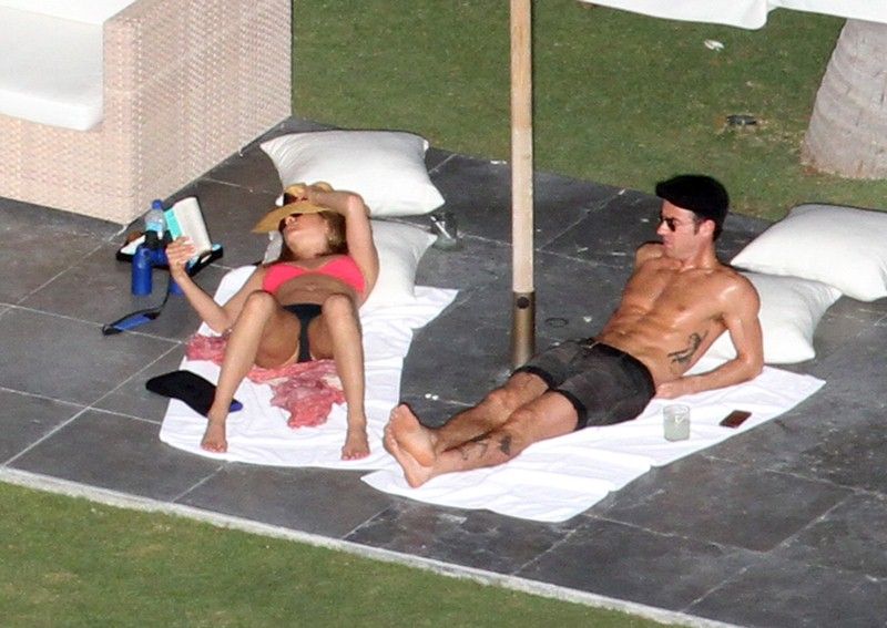 jen justin bikini 27dec12 16 78357