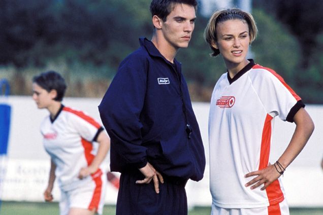 keira-knightley-jonathan-rhys-meyers-bend-it-like-beckham f2af8