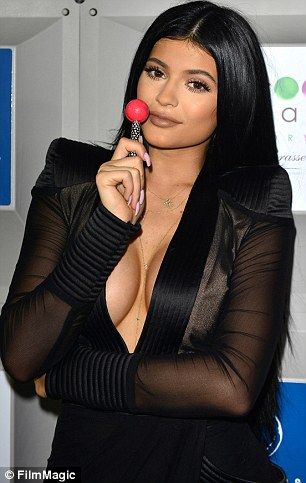 29DFE48900000578-3135246-Tale of the tape Kylie Jenner has denied having breast implants -m-46 1435015558125 e9b58
