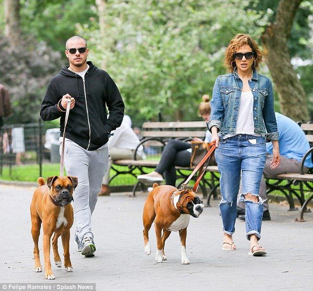 2A236E2900000578-3145971-Double trouble The on off couple were walking their pet boxer do-a-4 1435762095491 0aec2