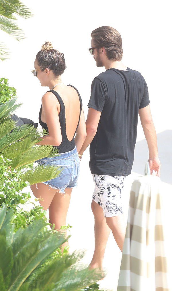 scott-disick-cheating-kourtney-kardashian-separate-monaco-yacht-01 86ff7