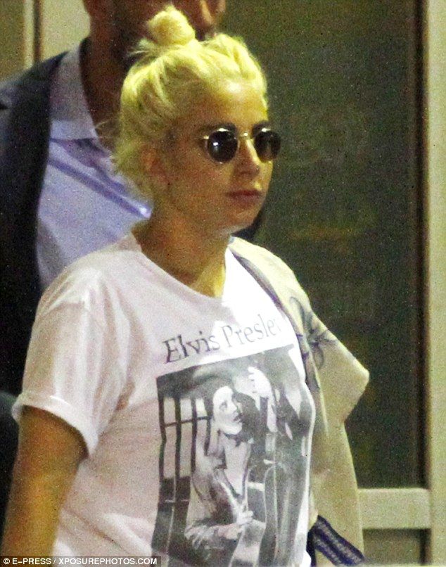 2A3FDA7000000578-3150167-The Queen and the King The 28 year old singer dressed down for h-a-27 1436119591625 4ebf6