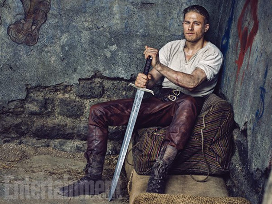 King-Arthur-Charlie-Hunnam-1374-09 1200 900 81 s 99015