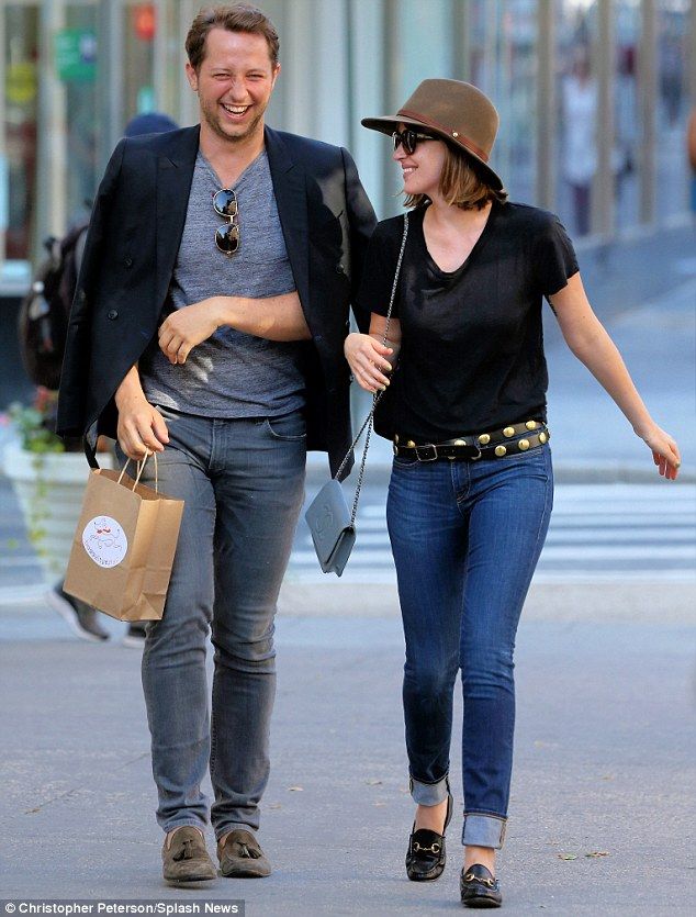 2AEAFFD800000578-3178111-Keeping it casual Dakota Johnson preferred a relatively relaxed -m-22 1438136293346 8fbb1