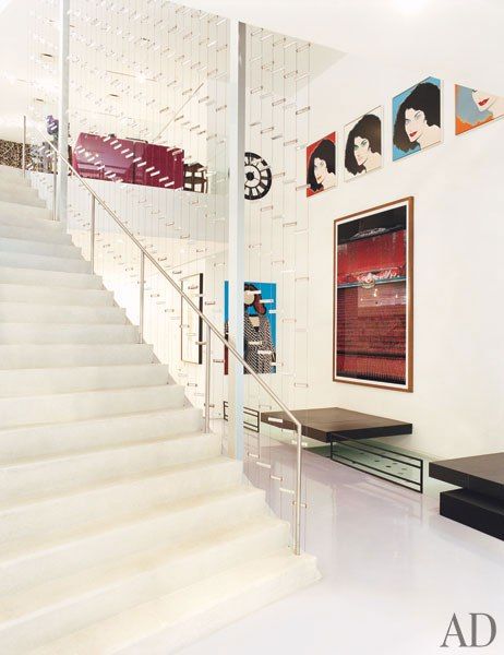 item8.rendition.slideshowVertical.diane-von-furstenburg-new-york-apartment-09-stairwell 490d6