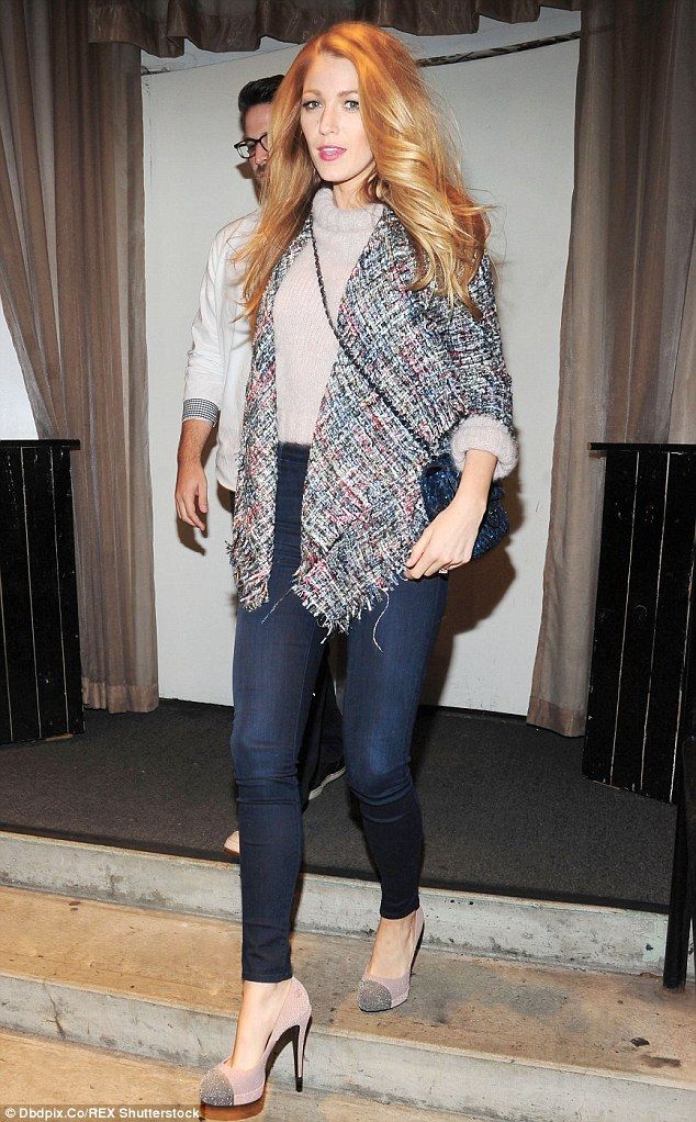 2DAB3A0900000578-3285075-Putting her best foot forward Blake Lively looked lovely in a so-m-3 1445542112665 4b9c8