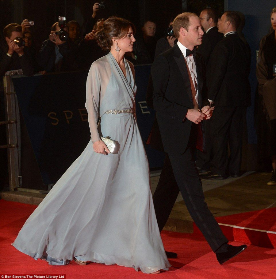 2DCFFA9D00000578-3290502-Stunning The premiere was also attended by the Duke and Duchess -m-1 1445890786661 0e672
