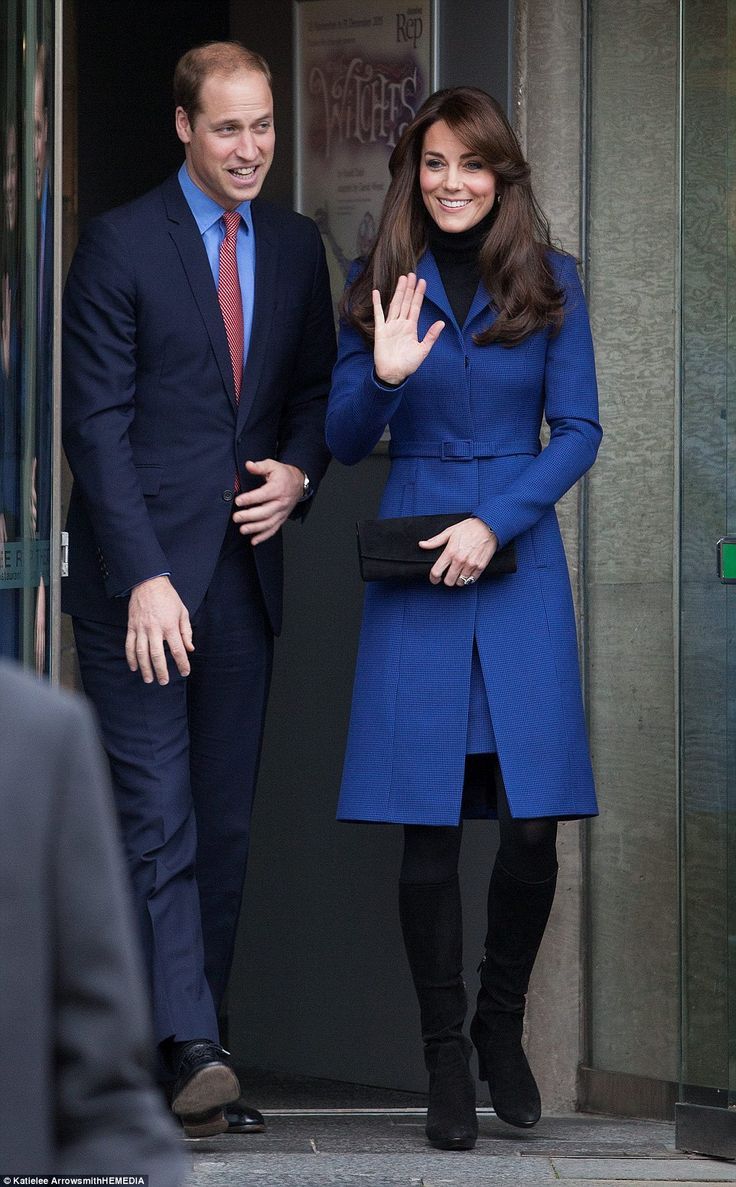 kate middleton blue coat with william a9211