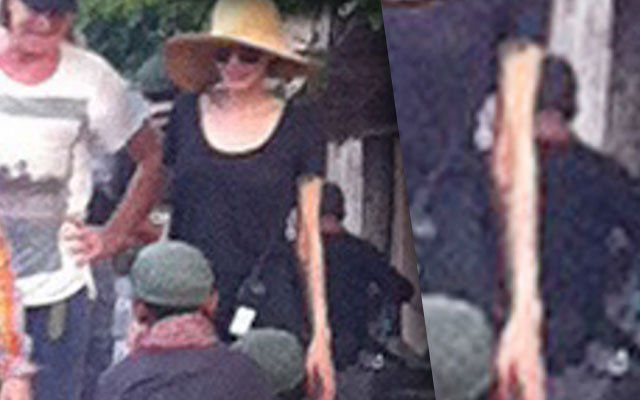 angelina jolie hands 2 deb87