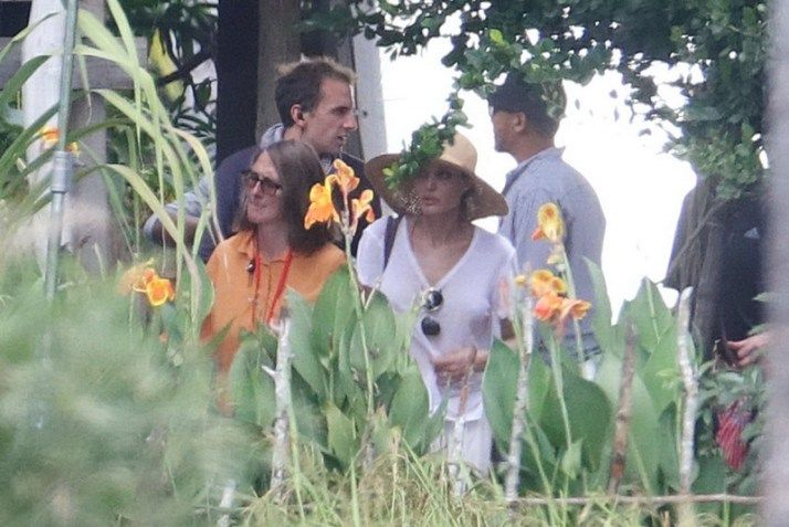 angelina jolie hands 3 7d7e6