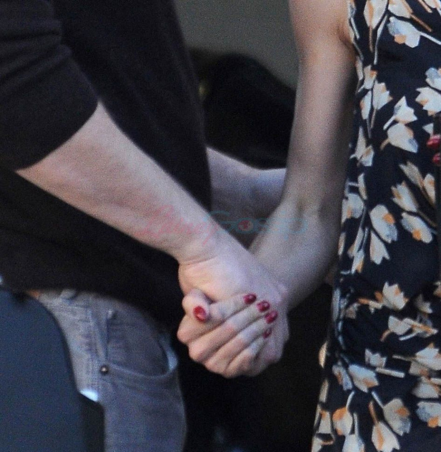 ben sienna hold hands 08dec15 03 6dbeb
