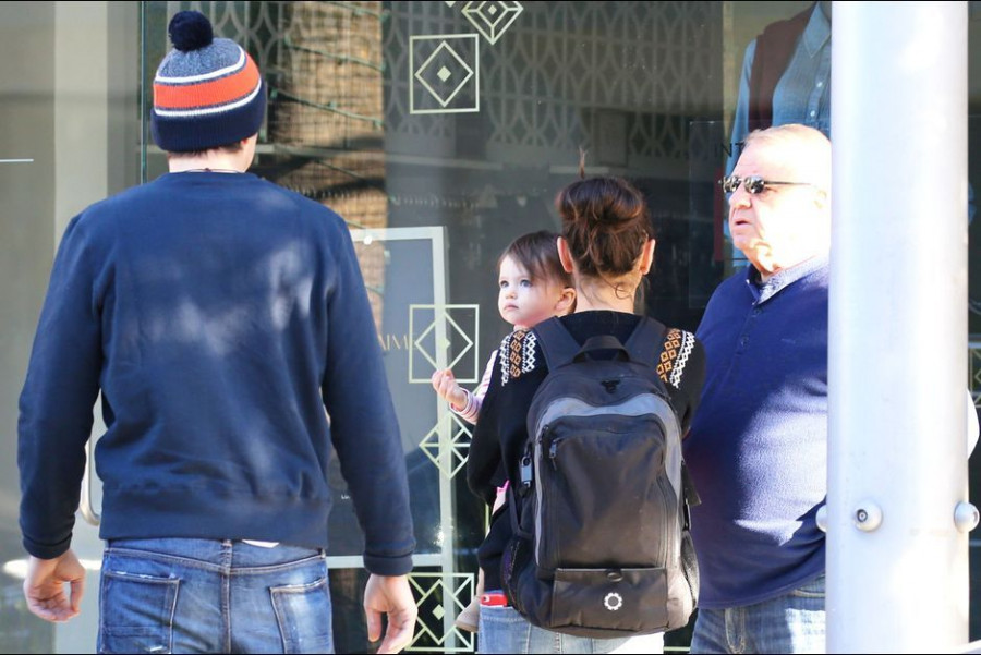 Ashton Kutcher Mila Kunis et leur fille Wyatt a Los Angeles le 12 decembre 2015 1 f40fe