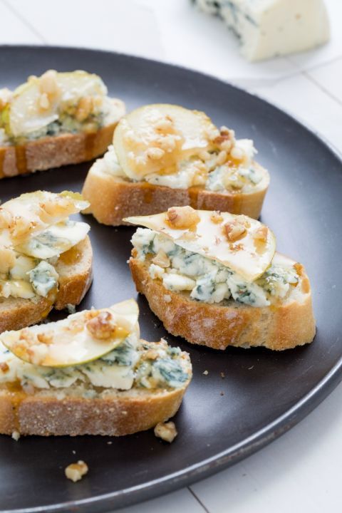 1449252596 delish crostini blue cheese pear 18a08