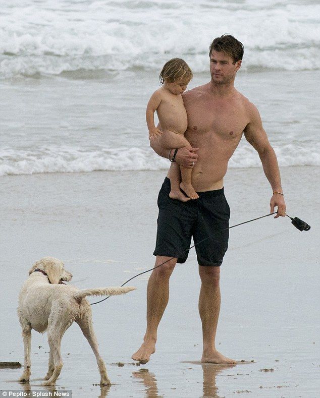2FB1BCD200000578 3379863 Picture perfect Chris Hemsworth was the focus of a perfect pictu m 10 1451548147726 01fe2