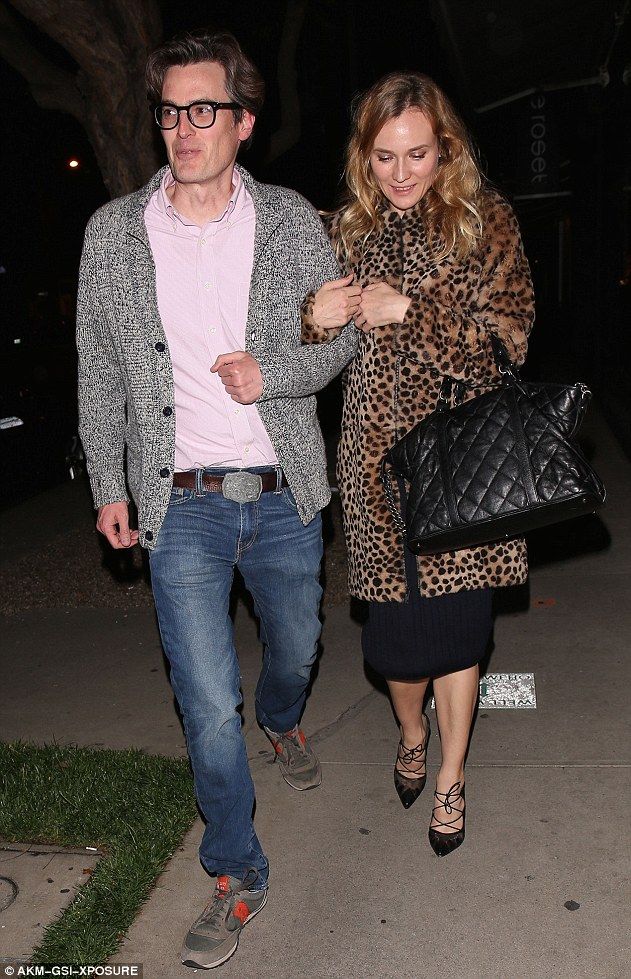 2FCDCAAC00000578 3385133 Helping hand Diane Kruger was seen hitting the town with two mal a 11 1452216532060 4b7e9