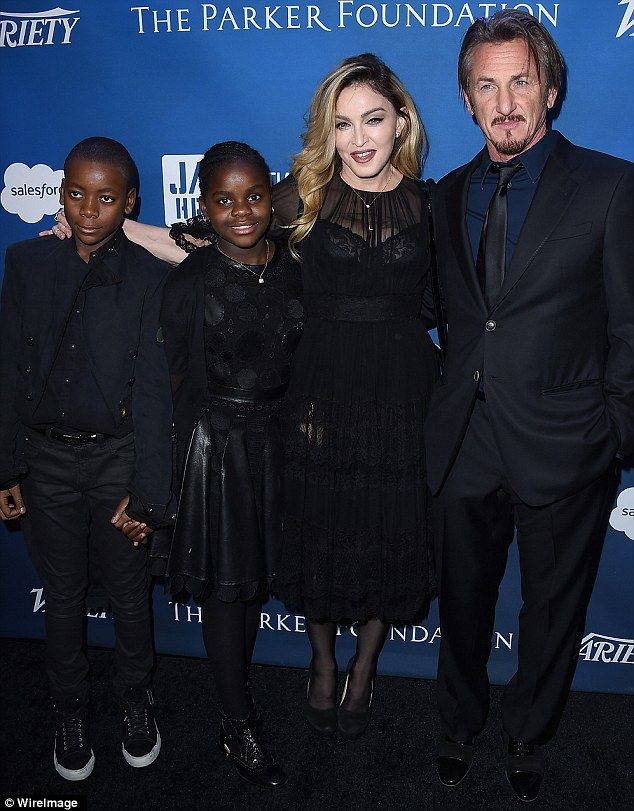 2FF72E6400000578 3392307 Family affair The singer was with her son David Banda and daught m 10 1452421163833 efb5d