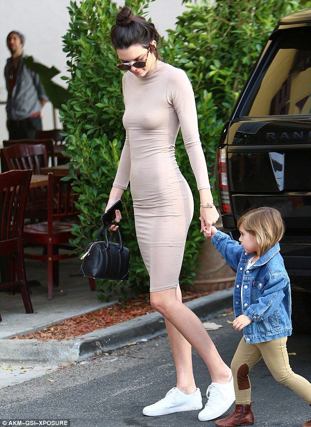 301179CC00000578 3395028 No lumps of bumps here Kendall 20 sported a skin tight flesh ton m 18 1452570556606 b32e3