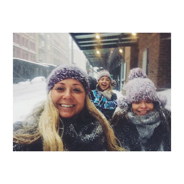 kate hudson snow3 217a4