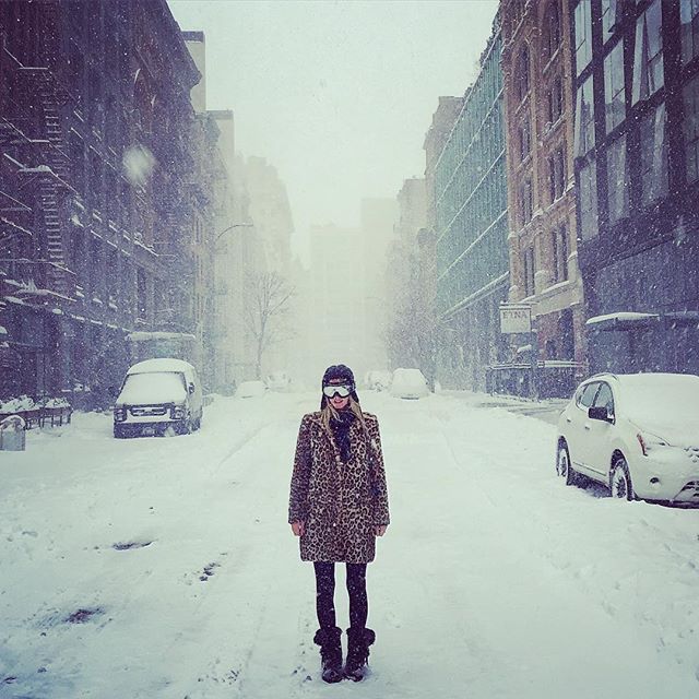 nicky hilton snow1 88824