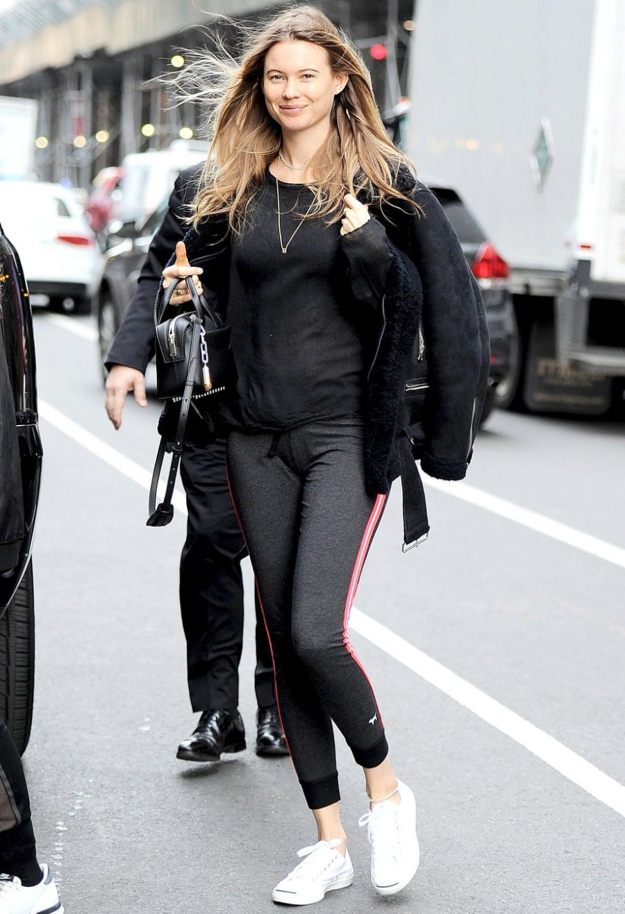 behati prinsloo zoom 40304ba5 2ac1 4ac4 8902 5bbcc0286d2c fa8d2