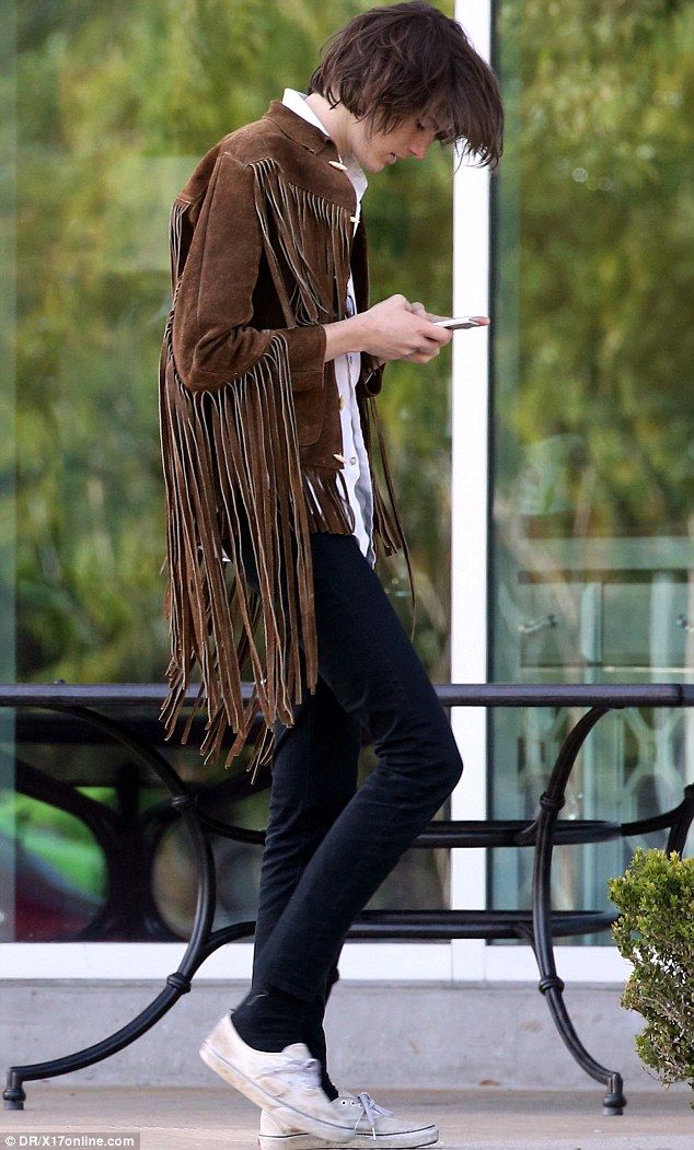 32D3E67200000578 3522540 Tassles galore With elongated fringing hanging down from the sle m 42 1459769344182 0c7e3