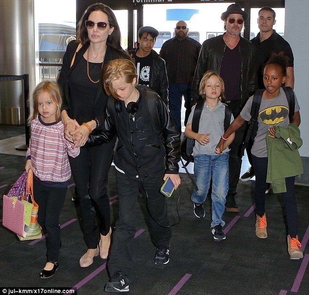 2969375800000578 3113950 The family that flies together Angelina Jolie and Brad Pitt were a 31 1433683744086 4f159