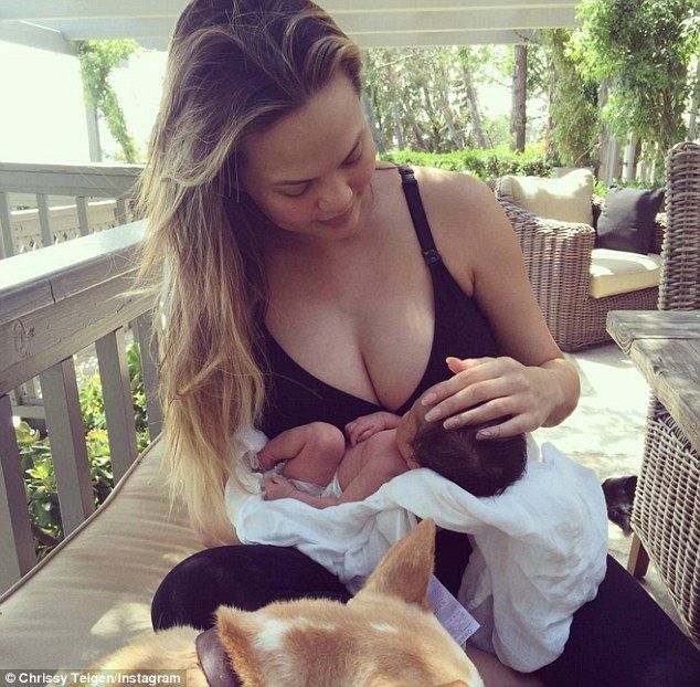 33586E1300000578 0 Mother and daughter Chrissy Teigen shared a snap of her newborn m 2 1461186079727 9c0f7