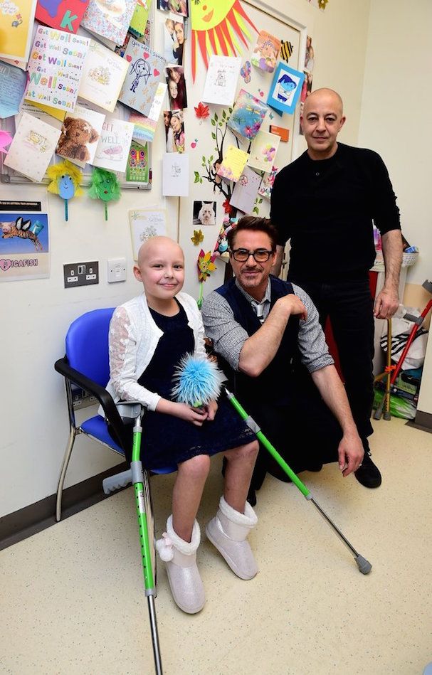 Robert Downey Jr. Visits Hospital 607 3 b4155