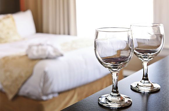 glasses hotel room ca14b