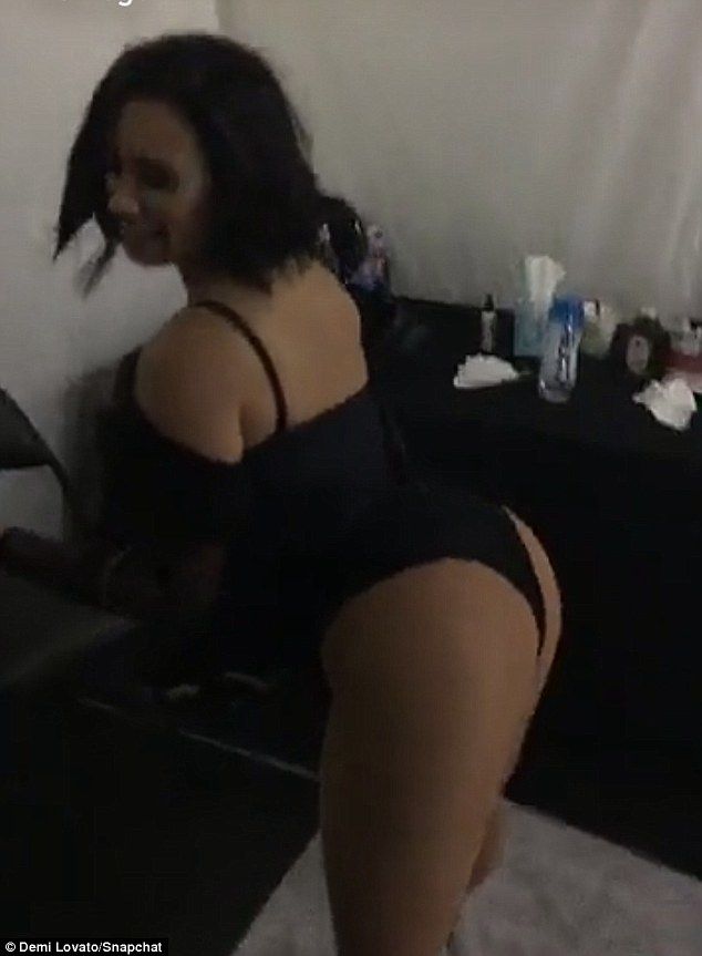 3617B42400000578 0 Before her concert began Demi shared several Snapchat videos as m 44 1468046265775 2b855