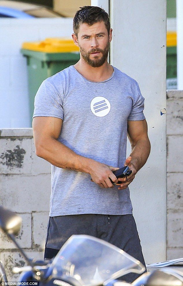 361DCEC800000578 3682807 Muscly man The 32 year old Australian actor flaunted his bulging m 2 1468118762420 8de7a