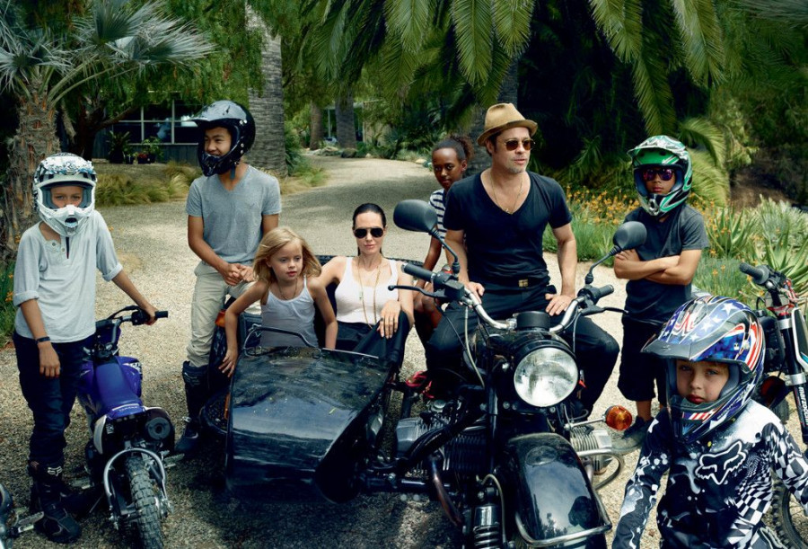 rs 1024x696 151016085525 1024.2.Angelina Jolie Family Vogue.jl.101515