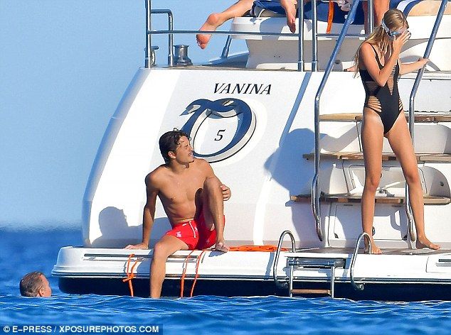 37375D7D00000578 3740357 Water good time The blonde friend and Egor threw themselves into a 47 1471203145588