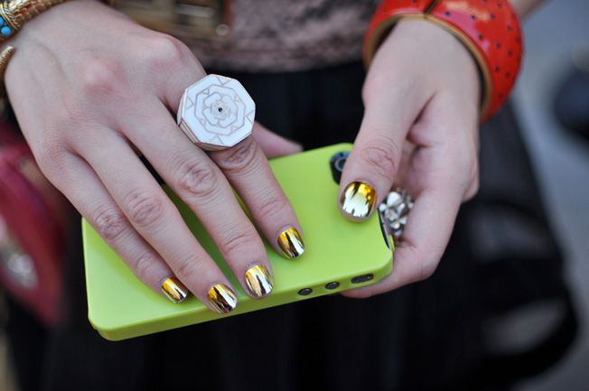 silver gold mirror nail polish paris street style