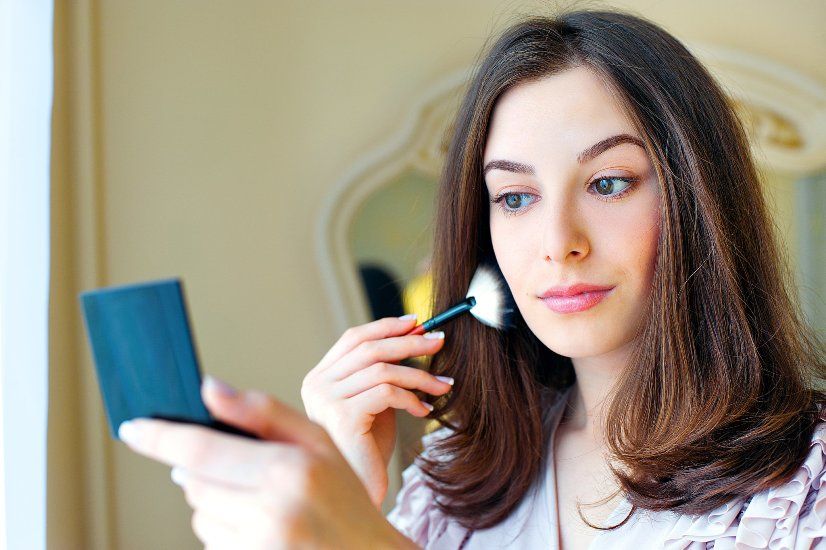 www.shutterstock.com applying your makeup wrong lighting