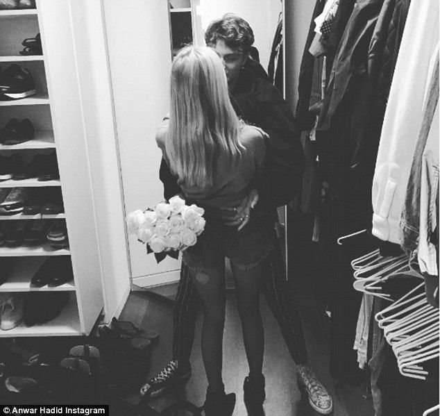 3C62243C00000578 4144618 Anwar Hadid gushed over Nicola Peltz with a sweet black and whit m 3 1485067654174