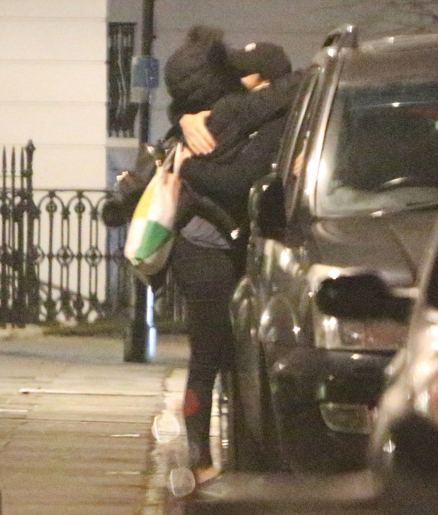 3CDEC21500000578 4193802 Hug it out The pair seemed to be in great spirits after enjoying m 131 1486321074401