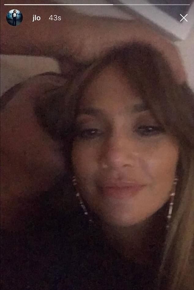 3E3A261300000578 4312806 Big hint Jennifer shared an intimate selfie on Sunday seemingly a 29 1489506749960