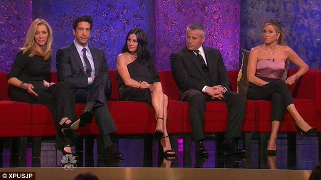 317083E100000578 4493816 Small reunion The majority of the cast minus Matthew Perry joine a 5 1494462927163
