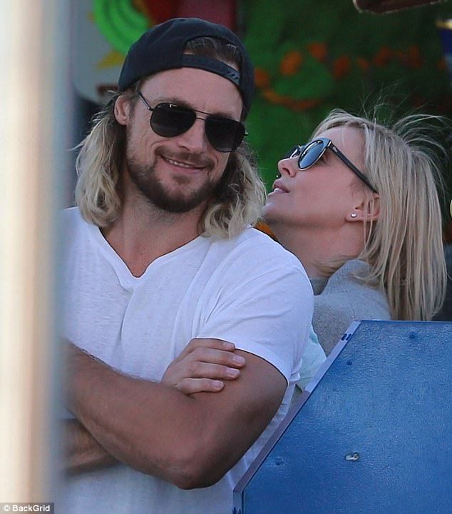 416CBC5F00000578 4605132 Close Charlize Theron was spotted with Gabriel Aubry at the Sant m 165 1497474480116