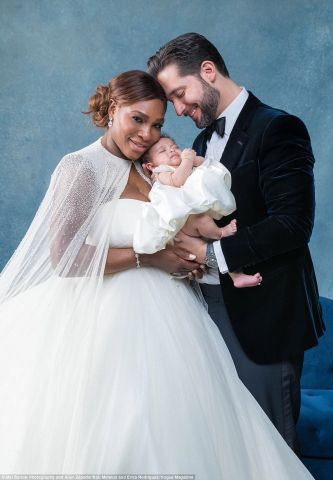 4675BC8D00000578 5094841 Family They also posed with daughter Alexis Olympia Ohanian Jr m 2 1510986006667