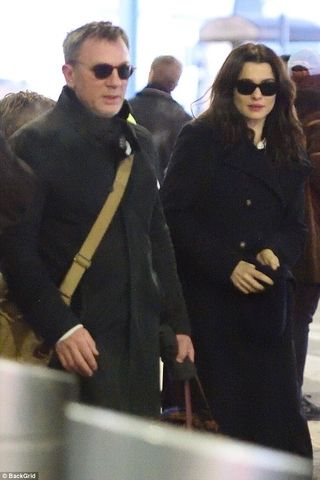 47B5AA7600000578 5230305 Strapping Daring to impress the 007 thespian carried the luggage a 52 1514944912809