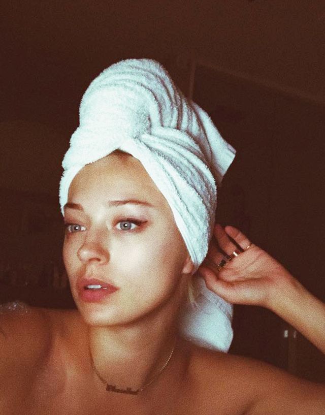 instagram towel pose 244381 1512755083737 image.640x0c