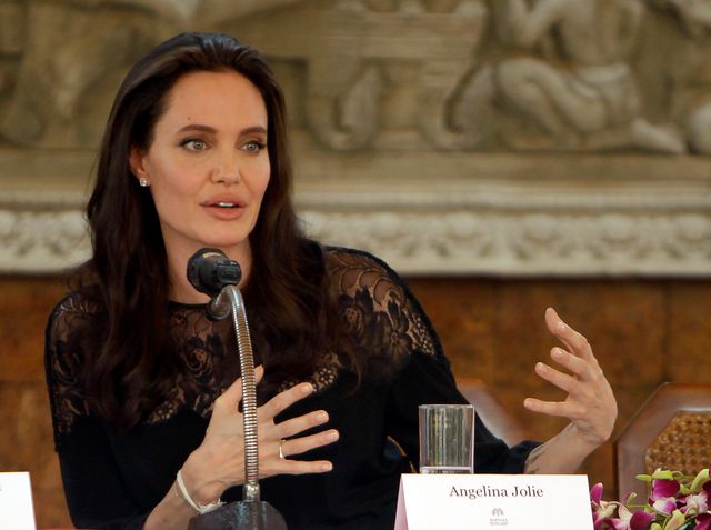 angelina jolie endooikogeneiakh via2